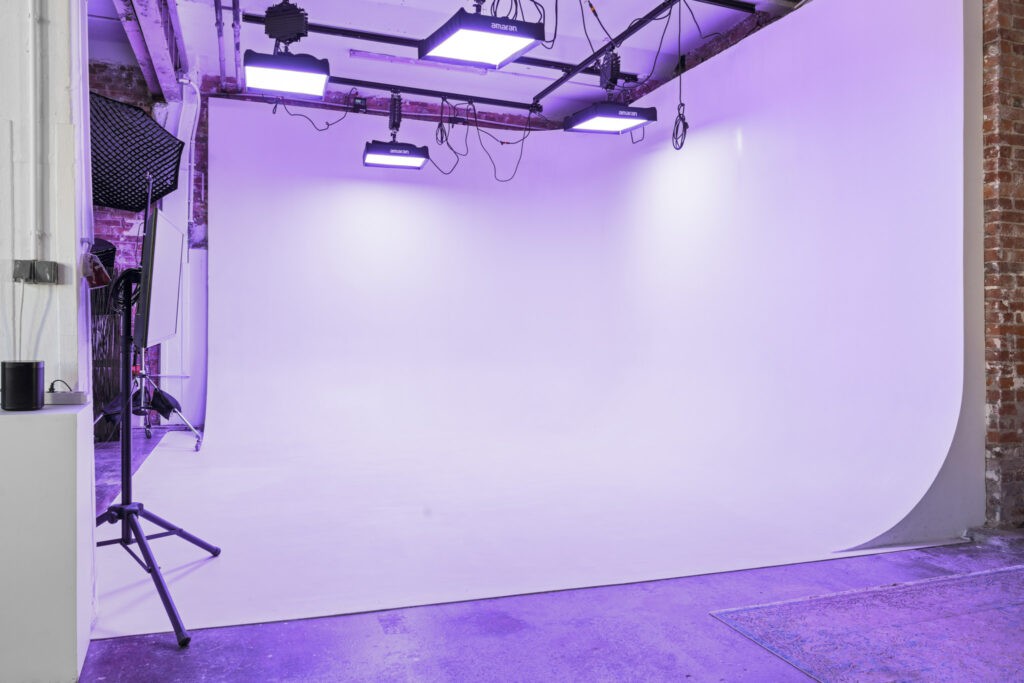 Studio 2 Hohlkehle mit Dauerlichtern im Mietstudio Hannover